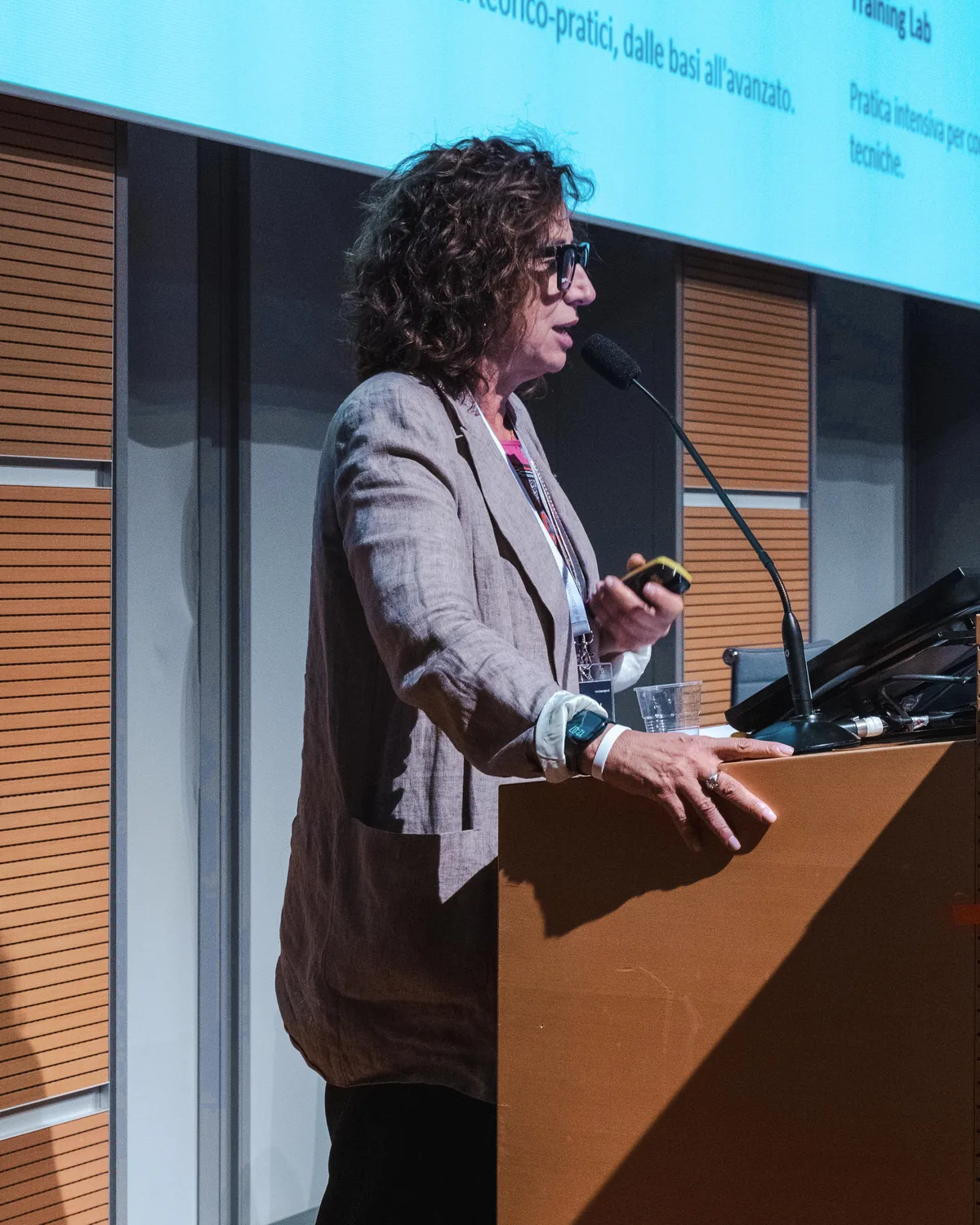 La Dott.ssa Paola Molinari al leggio di EBAM Congress 2026